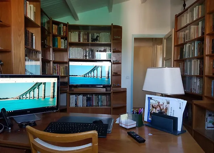 Des Jaulaines, En Bord De - Ile De Re Сент-Мари-де-Ре